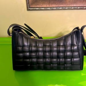BLACK TARGET PURSE